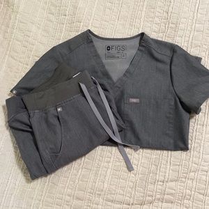 Figs gray XS jogger and one pocket top